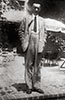 Сергей Рахманинов на площадке перед домом в Беверли-Хиллс. Последняя фотография, сделанная в августе 1942 года